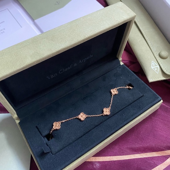 ($3800) Van Cleef & Arpels Sweet Alhambra Bracelet Rose Gold - Picture 5 of 8